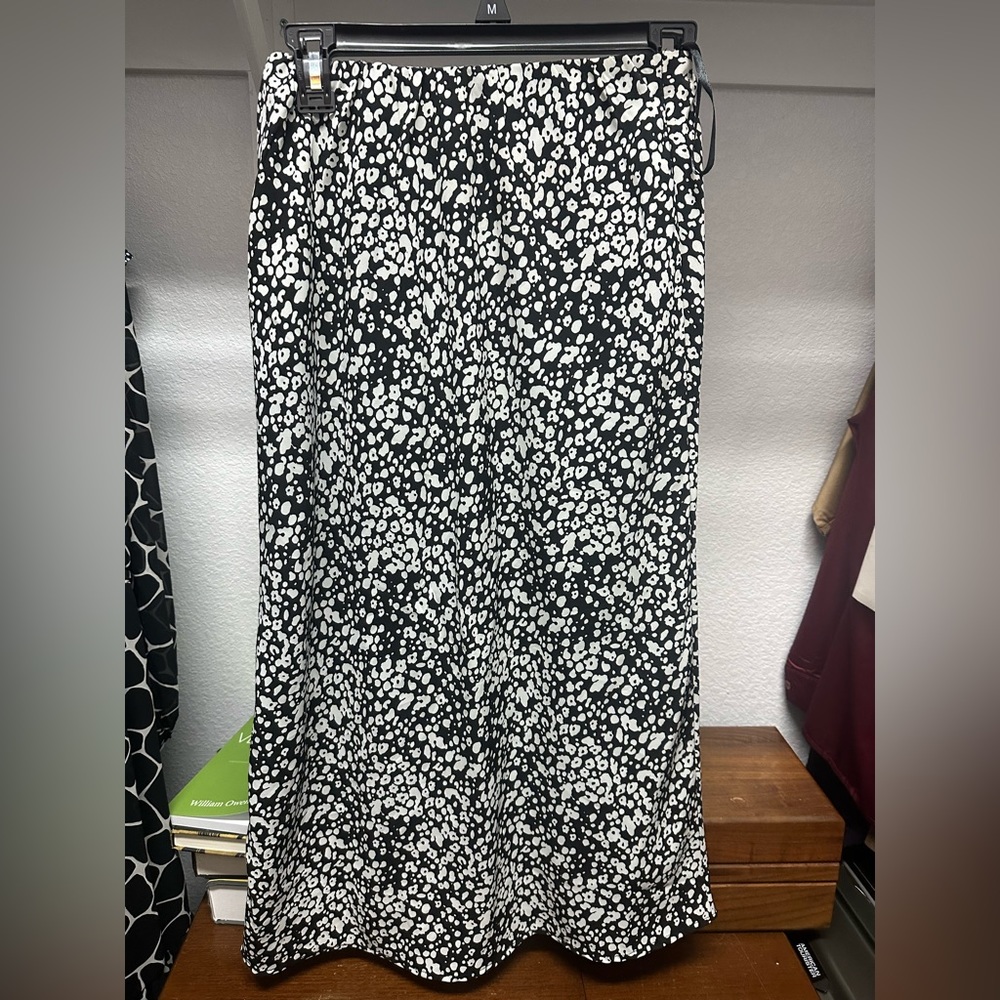 Black and white flowy skirt